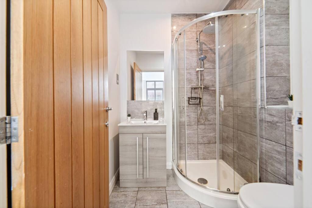 Urban Comfort Getaway- Leicester City Centre Экстерьер фото